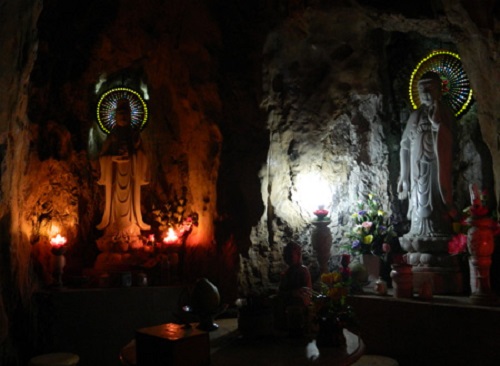 Ngôi chùa có tượng Phật phát quang linh thiêng huyền bí