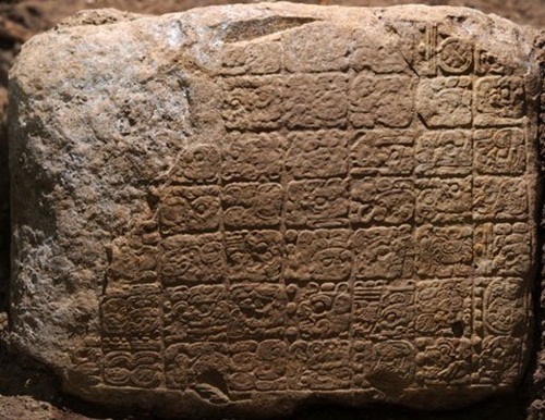 Sự thật tìm thấy văn tự cổ viết về ngày " tận thế "2012 