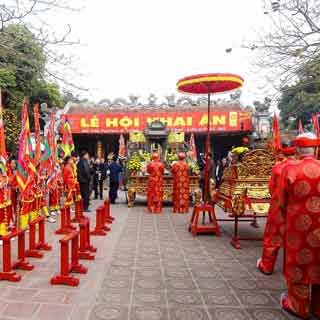 Phân tích lễ hội Khai Ấn Đền Trần Nam Định đầu xuân