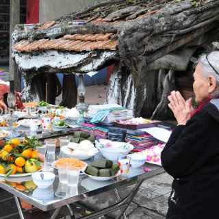 Văn khấn cúng Tất niên năm Bính Ngọ trong và ngoài trời