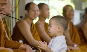 Tại sao phải bán khoán con lên chùa