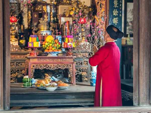 Cúng giao thừa được thực hiện vào thời điểm giao thoa giữa năm cũ và năm mới