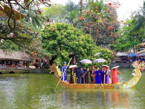 Lễ hội Chùa Thầy không chỉ là hoạt động tín ngưỡng mà còn là không gian để bảo tồn các loại hình nghệ thuật