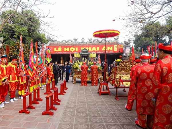 Lễ hội Khai Ấn Đền Trần có từ thời hậu Lê, nhưng được khôi phục và tổ chức quy mô từ đầu thế kỷ XXI