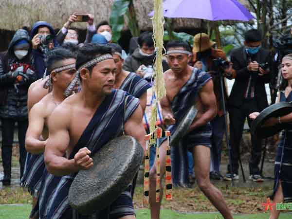 Người Cơ Ho có nhiều lễ hội đặc sắc, mang tính cộng đồng cao
