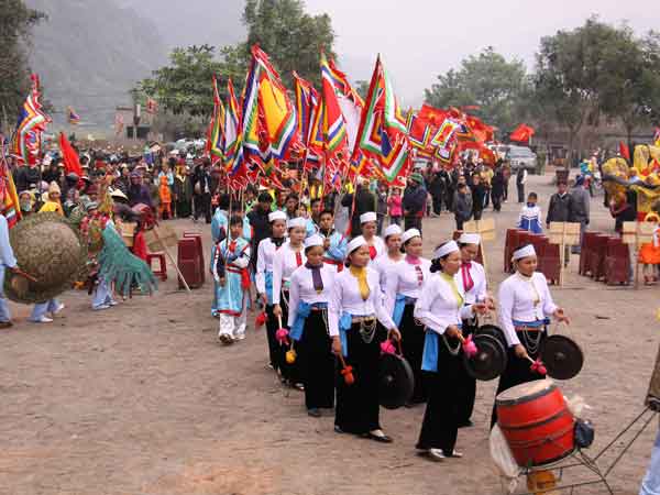 Lễ hội và sinh hoạt cộng đồng của người Mường