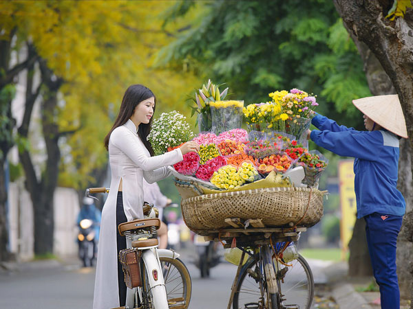 Nét đẹp trong phong tục văn hóa của Hà Nội thể hiện ở lối sống thanh lịch, trọng lễ nghĩa