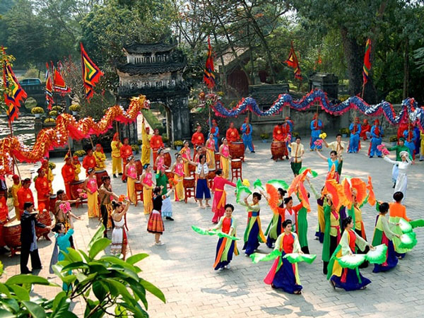 Phong tục tập quán tín ngưỡng và lễ hội ở Hà Nội