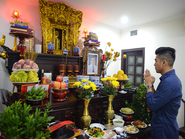 Cúng giỗ là một nghi lễ truyền thống được tổ chức hằng năm vào ngày mất của người thân