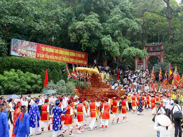 Lễ hội Đền Hùng bắt nguồn từ truyền thống tưởng nhớ công lao dựng nước của các vua Hùng