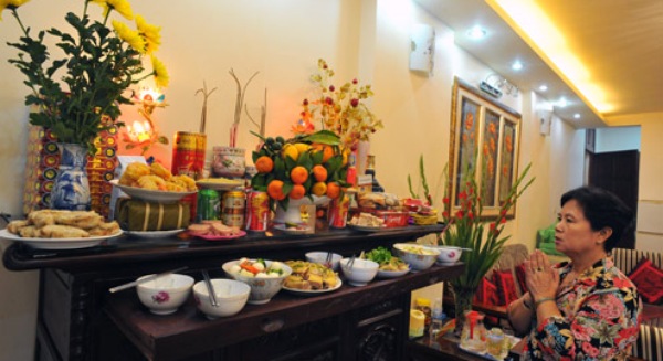 van-khan-cung-than-linh-trong-ngay-mung-mot-tet