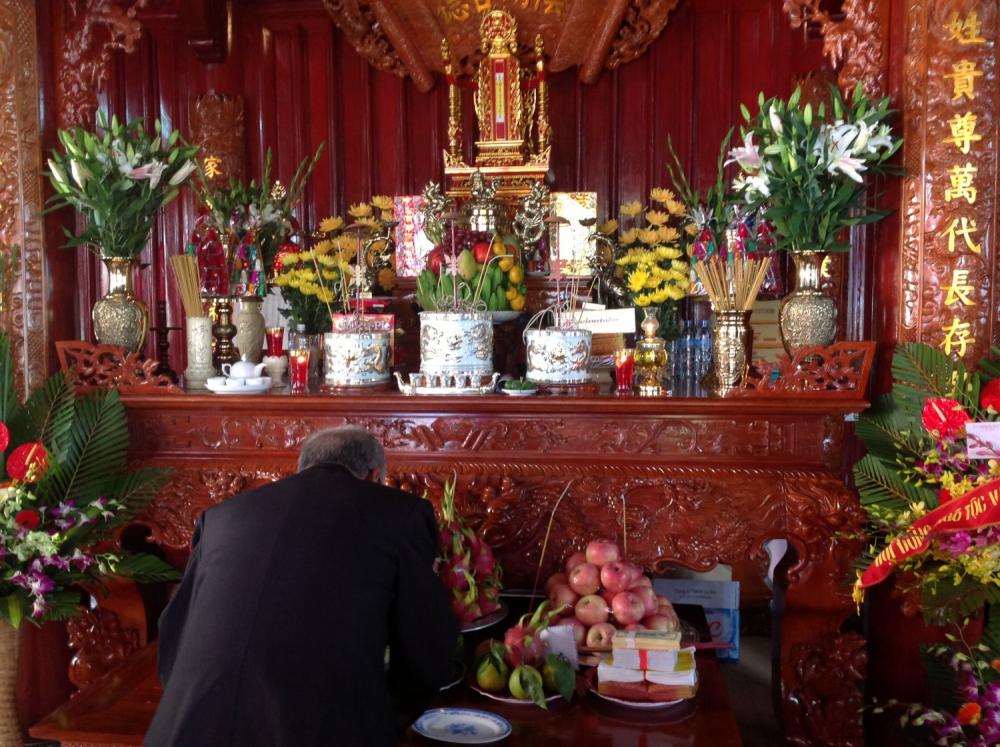 Bàn thờ nhà ai cũng đặt bát hương nhưng không phải ai cũng biết những điều này!