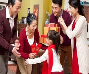 Phụ nữ có nên đi xông đất đầu năm